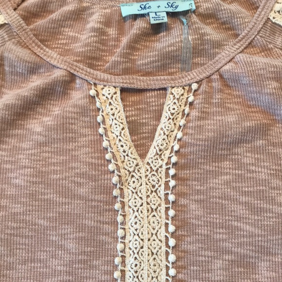 Cold Shoulder top - Picture 3 of 5